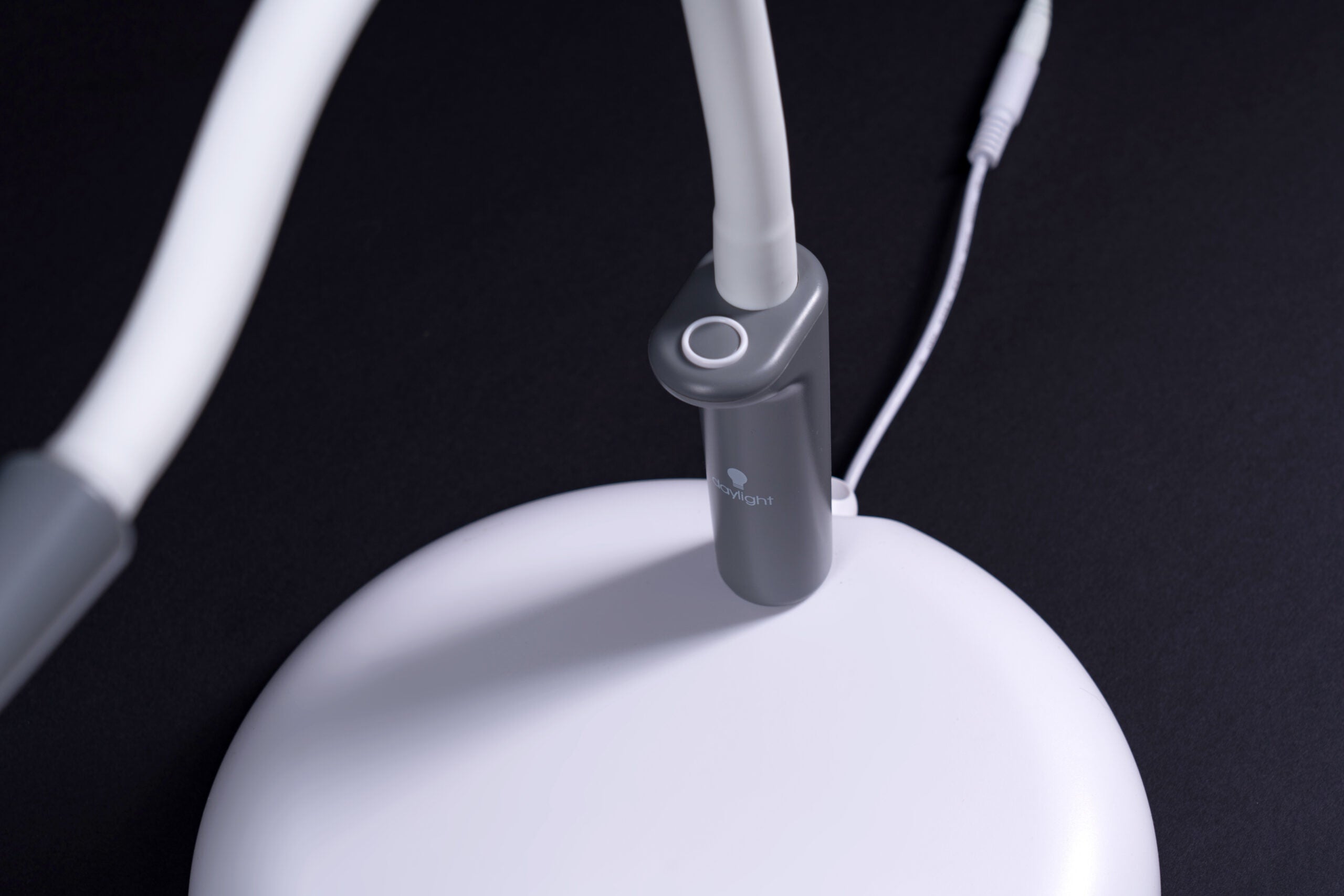 Daylight stalo ir grindų LED lempa – su didinamuoju stiklu [Magnificent Pro]