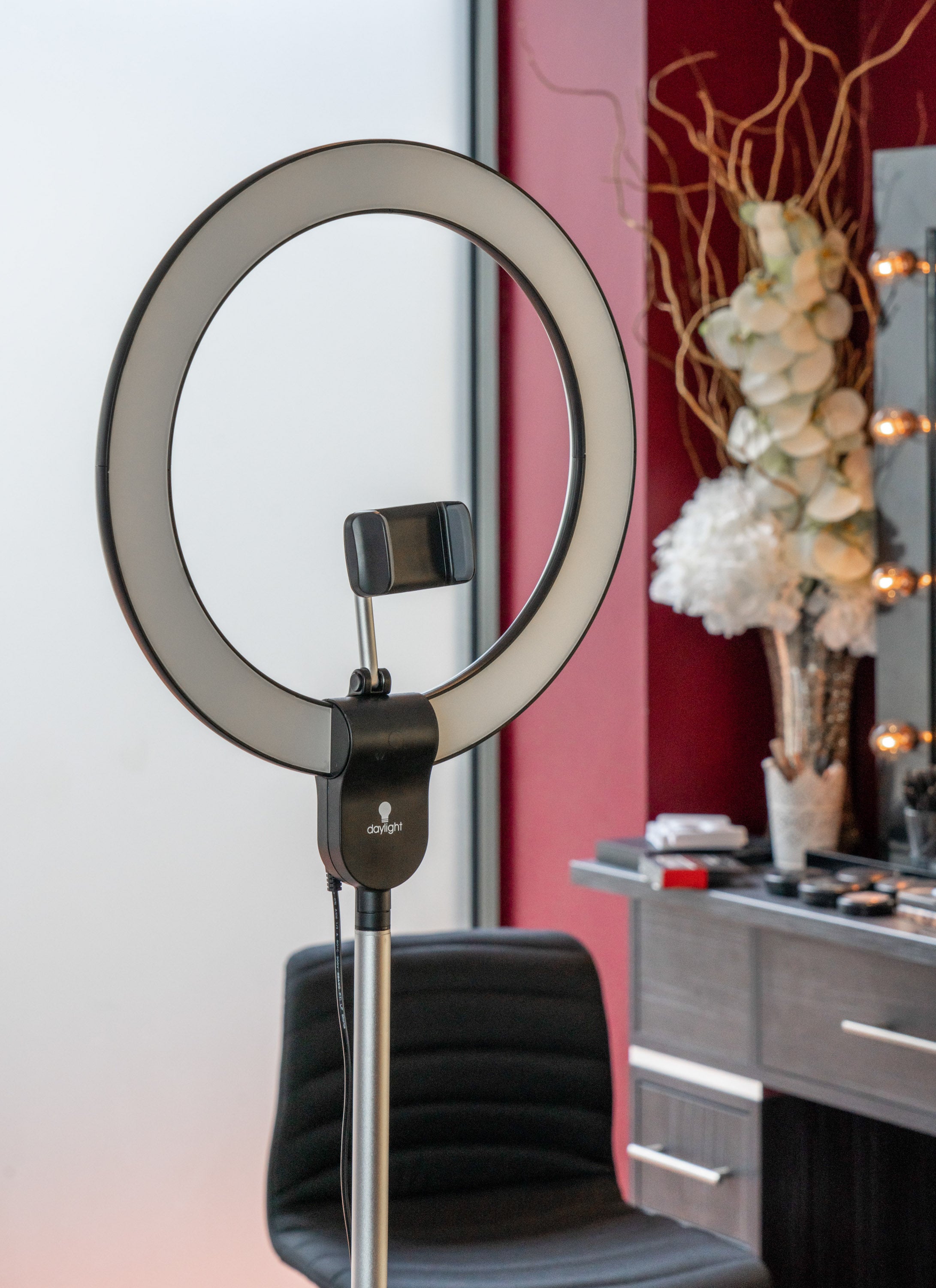 Daylight LED lempa – žiedinės formos grindų lempa profesionalams [Aura Ring]