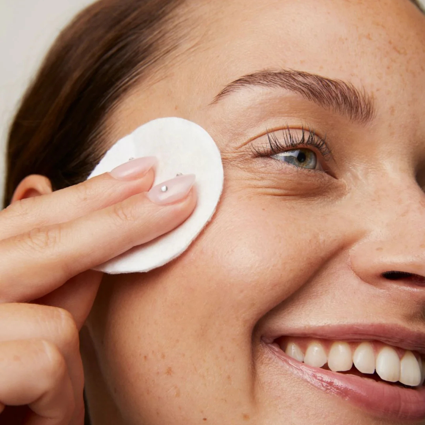 Caring Eyes atsparus vandeniui akių makiažo valiklis, 100 ml