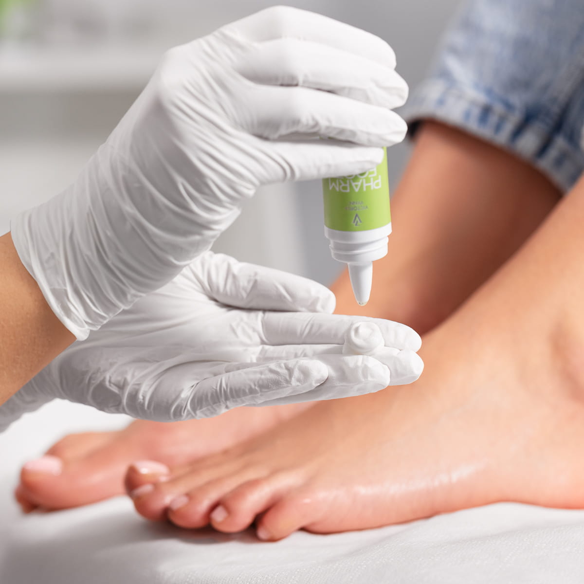 PHARM FOOT koncentruota atnaujinanti ir raminanti alyva oxyZONE OIL, 15ml