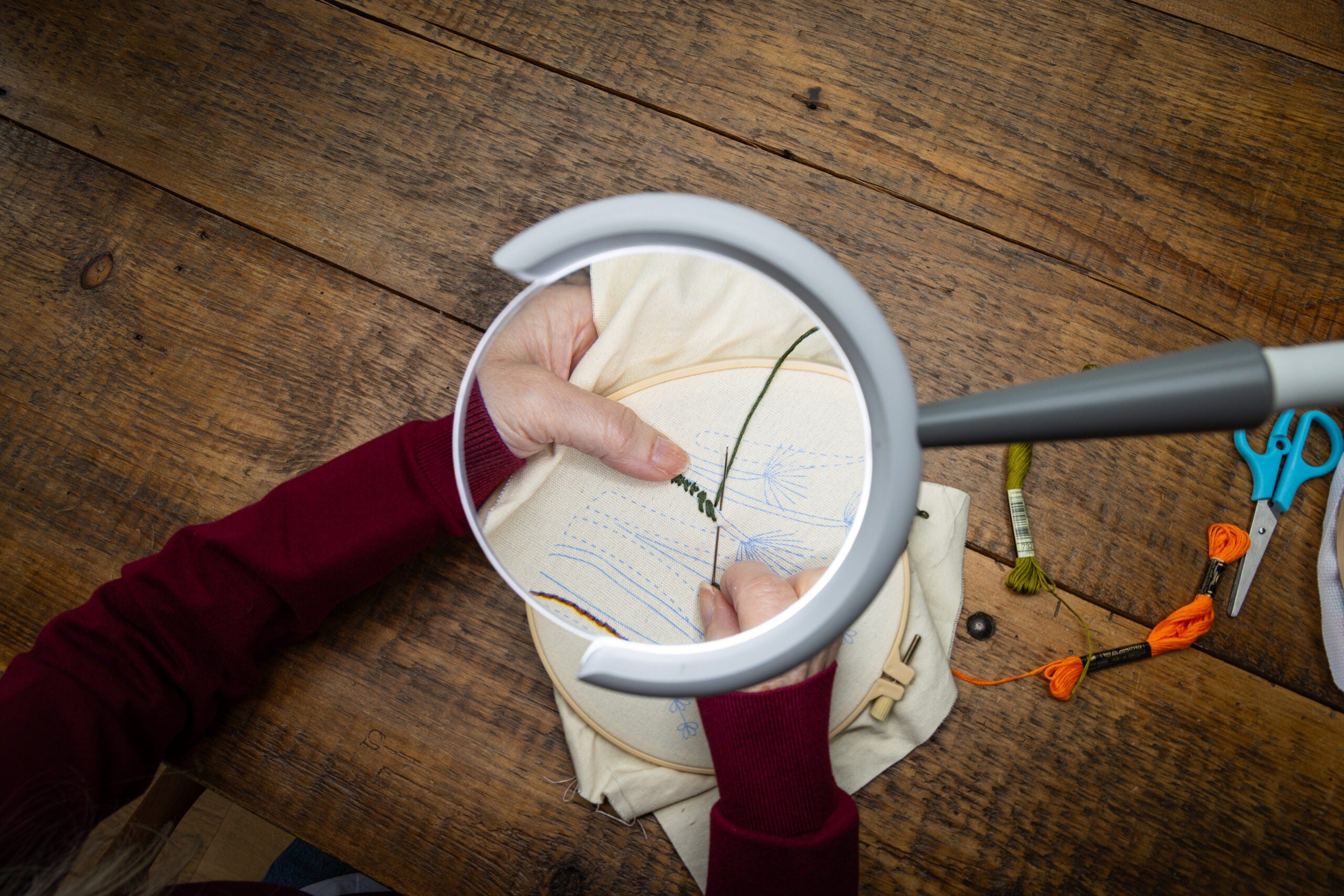 Daylight LED lempa – su didinamuoju stiklu ir laikikliu [Magnificent Pro ant spaustuko]