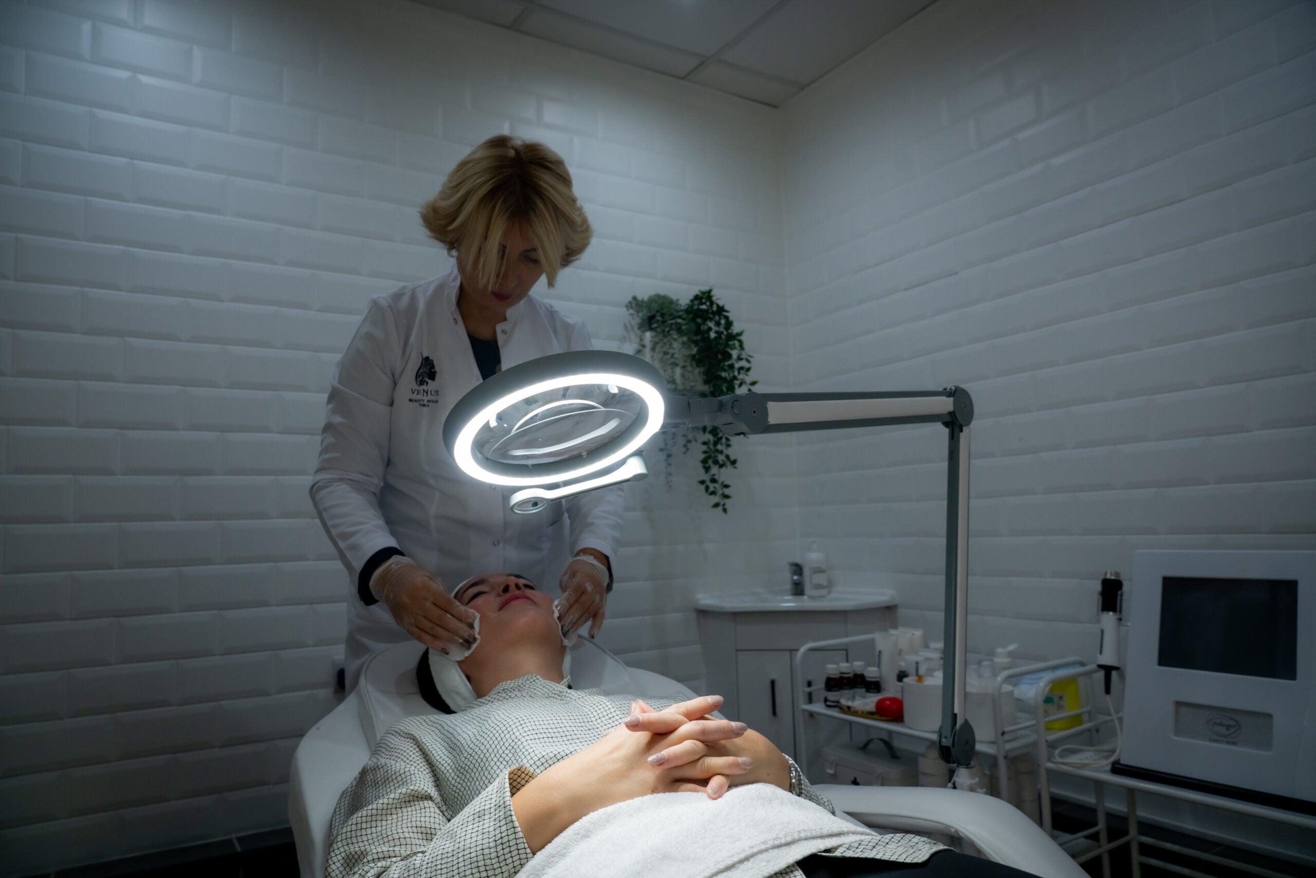 Daylight stalo ir grindų LED lempa – su 2 didintuvais [iQ Didintuvas]