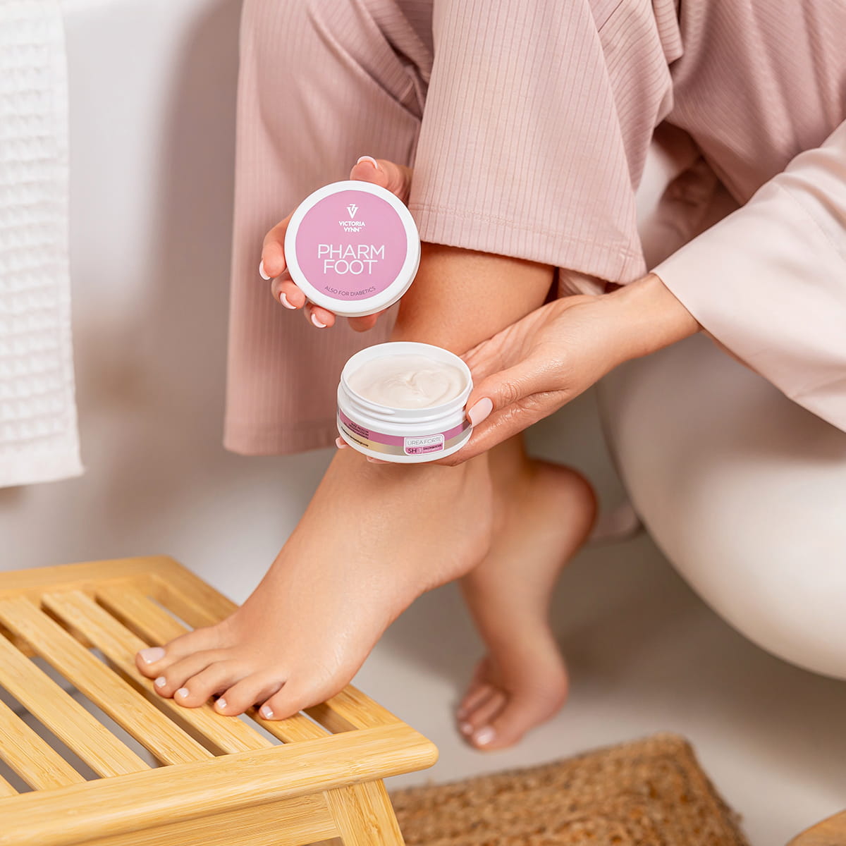 PHARM FOOT Priemonė nuo keratozės su 25 % šlapalo ir minkštinančiomis priemonėmis UREA FORTE 75 ml