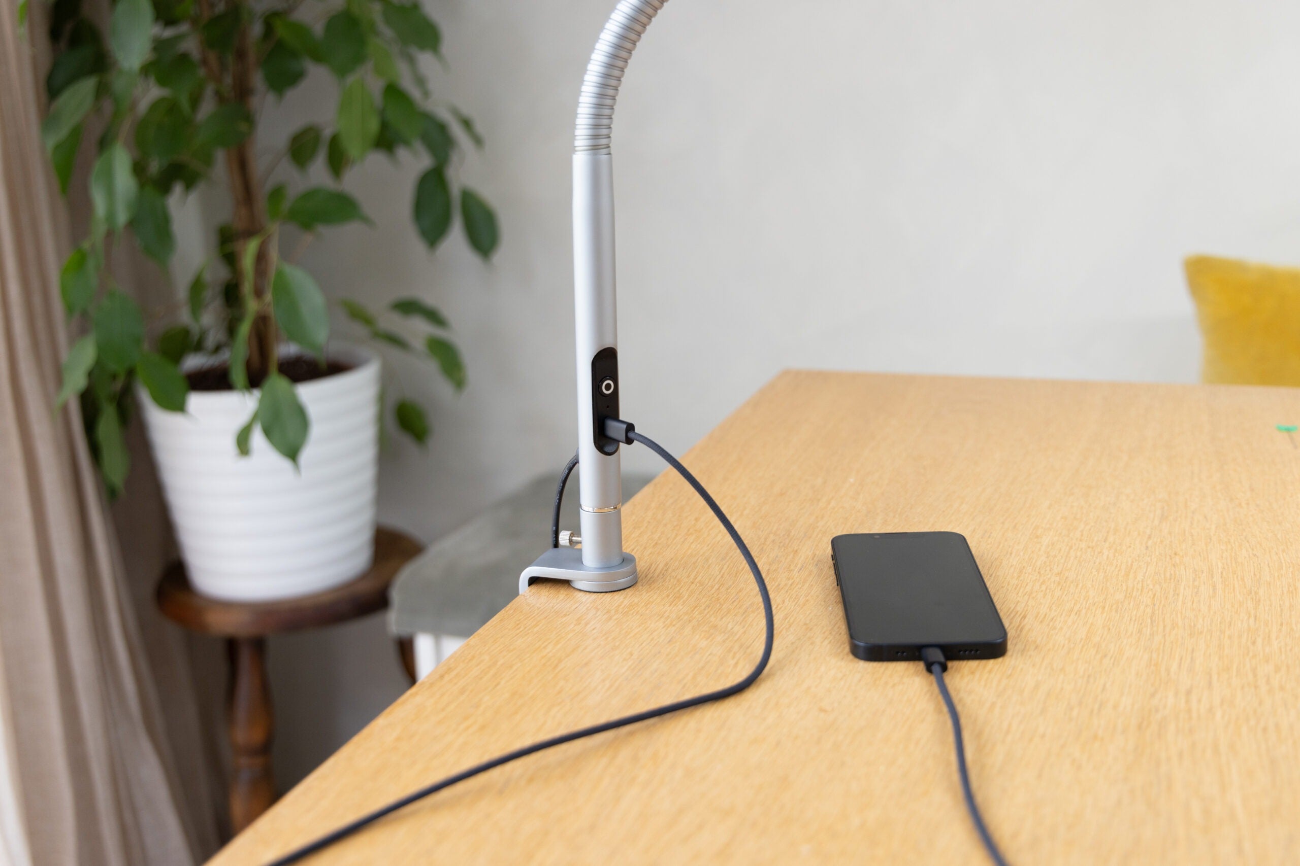 Daylight stalo LED lempa su tvirtinimu [Slimline 4 Šlifuotas plienas]