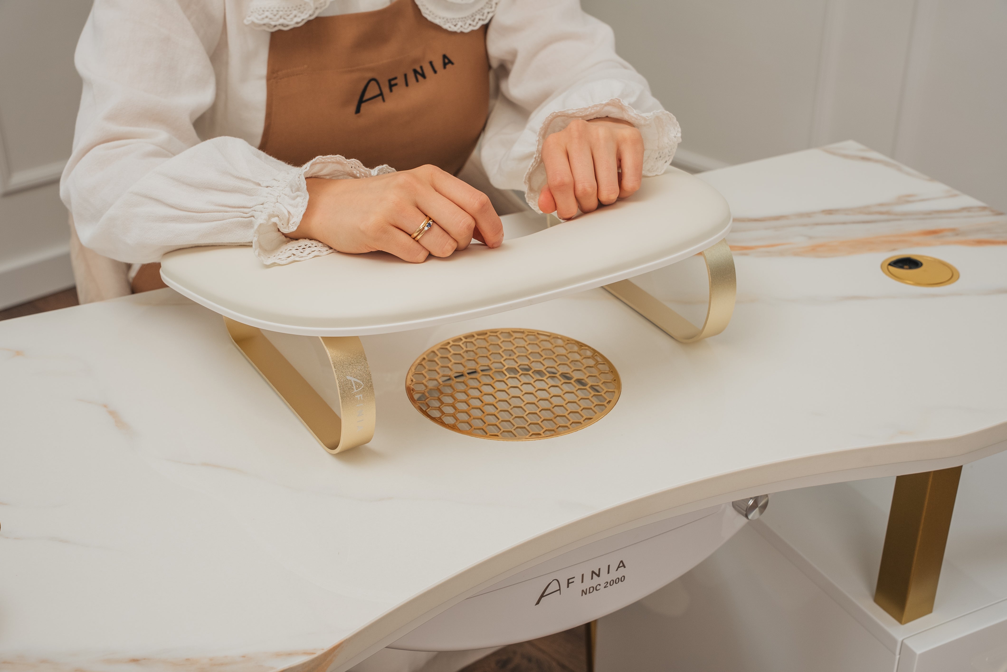 Afinia Roku balsts Luna Kremine spalva